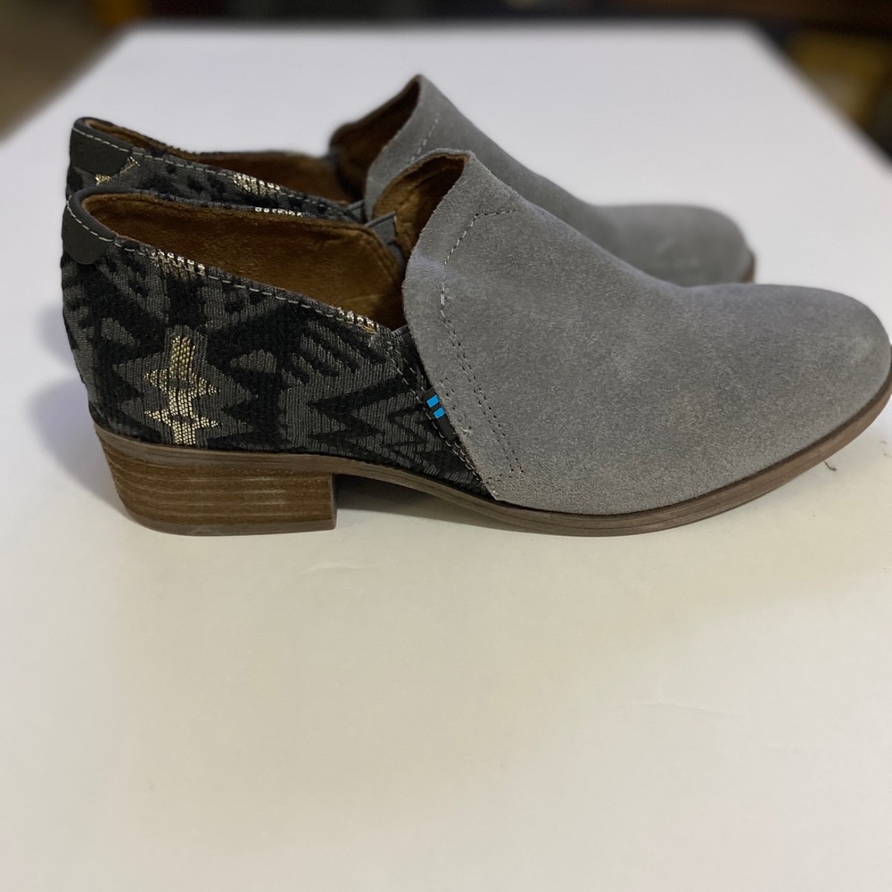 Toms gray with black Aztec print bootie size W7